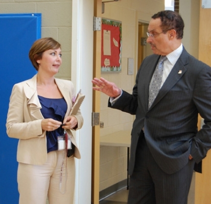 Executive Director, Alexandra Pardo, talks with Mayor Gray about extracurricular activities at Thurgood Marshall Academy